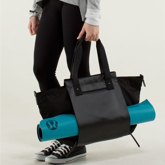 Lululemon Carry Me Om Tote Duffle Bag - Picture 11 of 12